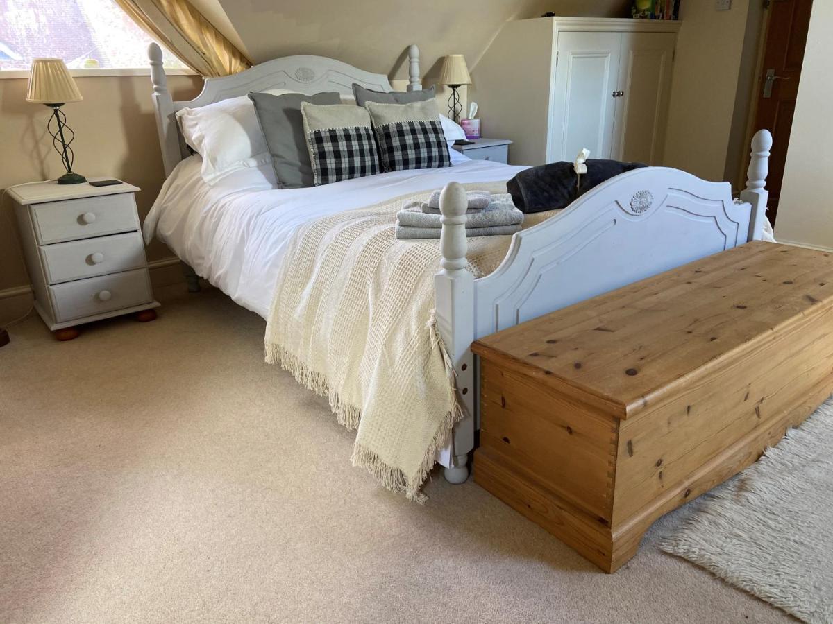 5 Charlton Mill Way B&B Chichester Kültér fotó