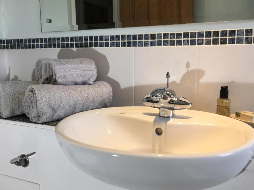 5 Charlton Mill Way B&B Chichester Szoba fotó